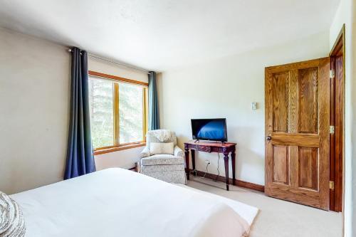 Lions Ridge & Vail Ski Haus