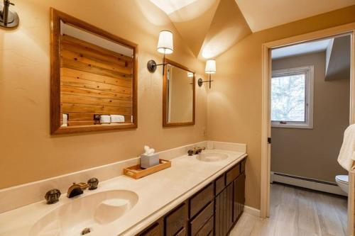 Comfortable Duplex Residence With Large And Bright Living Room