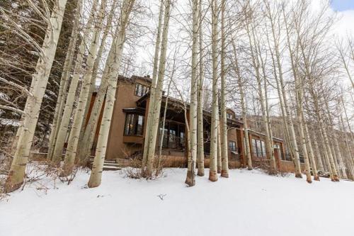 Comfortable Duplex Residence With Large And Bright Living Room