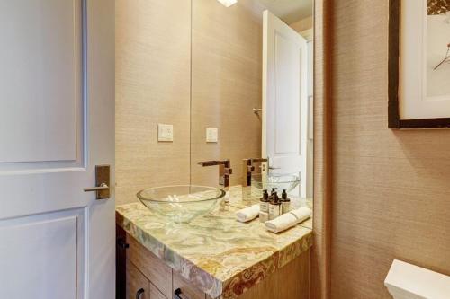 Apartamento Luxury Mountain-side Penthouse With Stunning Views! Condo