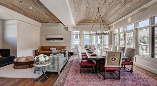 Apartamento Luxury Mountain-side Penthouse With Stunning Views! Condo