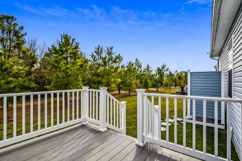 Bishops Landing -- 30121 Seashore