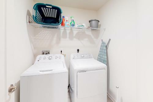 Bishops Landing -- 38056 Cross Gate