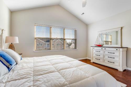 Grande At Canal Pointe Condos --- 20013 Newry #17