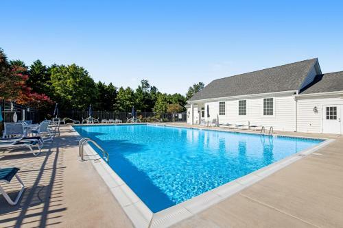 Bayview Landing -- 37498 Oliver