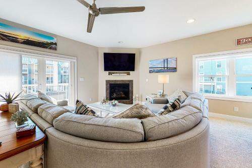Sandy Cove -- 37742 Sagers #1401