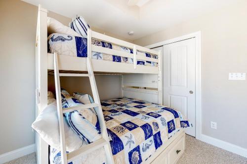 Sandy Cove -- 37742 Sagers #1401