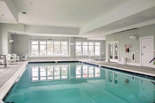 Apartamento Multi-level Ocean View Condo With Deck And Grill!