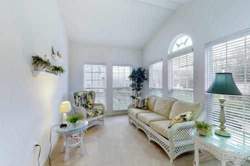 South Hampton -- 37995 East Chester