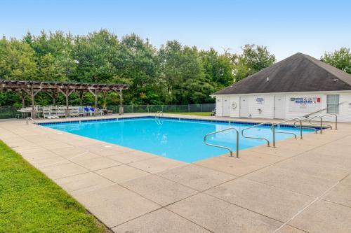 South Hampton -- 37995 East Chester