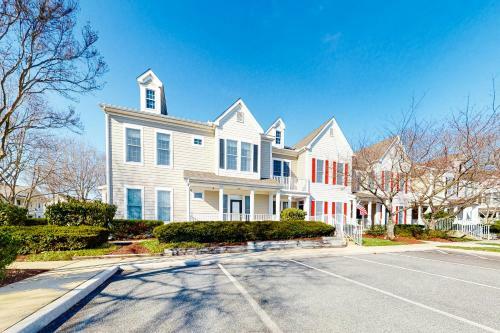 Bear Trap --- 45b Willow Oak Avenue