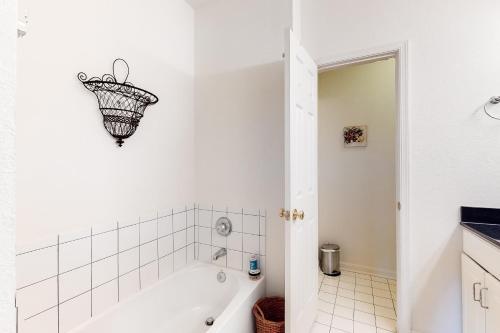Bear Trap --- 45b Willow Oak Avenue