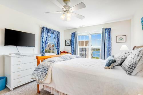 Bethany Bay --- 605 Crowley