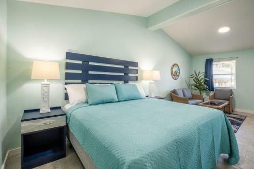 Hotel Salt Air Inn & Suites