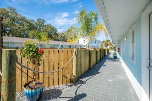 Hotel Salt Air Inn & Suites