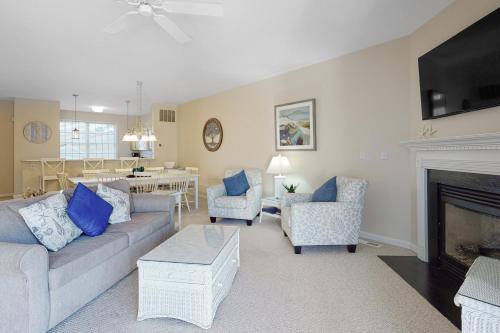 Salt Pond -- 15 Topsail Village