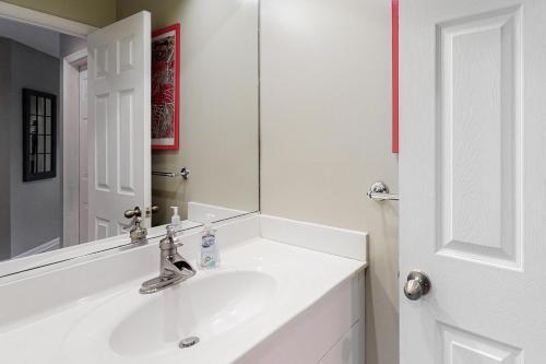 Sea Colony - 55001 Pineview