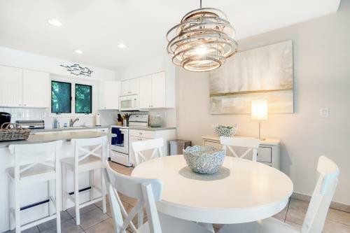 Sea Colony --- 3003c West Lake Ct