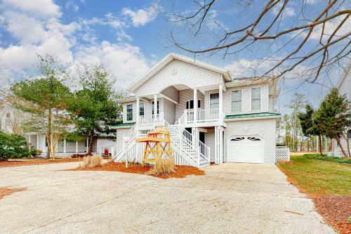Salt Pond --- 408 Canal Way W