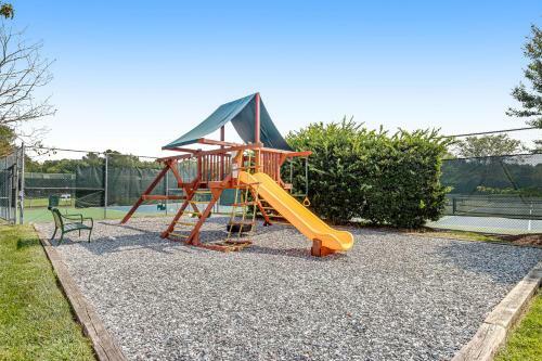Salt Pond --- 408 Canal Way W