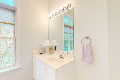 Salt Pond --- 408 Canal Way W