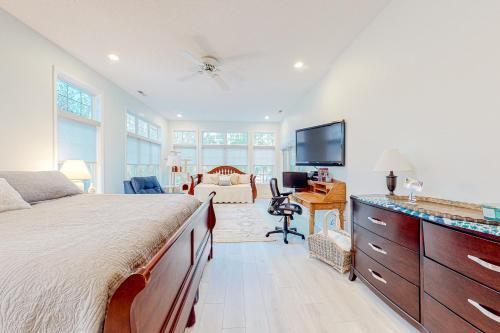 Salt Pond --- 408 Canal Way W