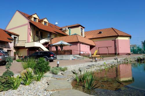 Hostal Wellness Penzion Krom??�? - Zlobice