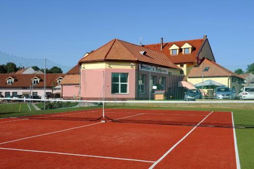 Hostal Wellness Penzion Krom??�? - Zlobice