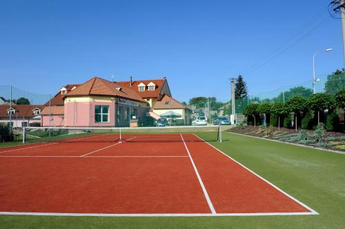 Hostal Wellness Penzion Krom??�? - Zlobice