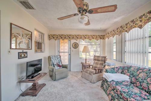 Beverly Hills Abode About 10 Mi To Crystal River!