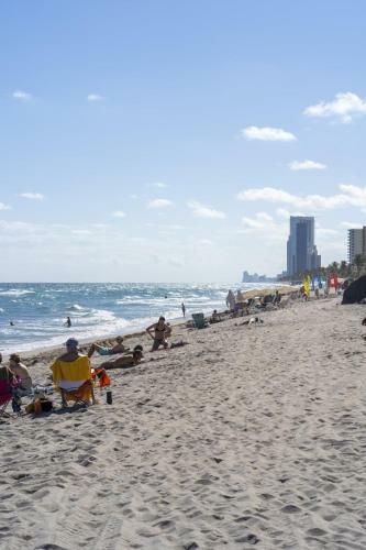 Beachfront Modern Oceanview 2br Apt - Hyde Resort