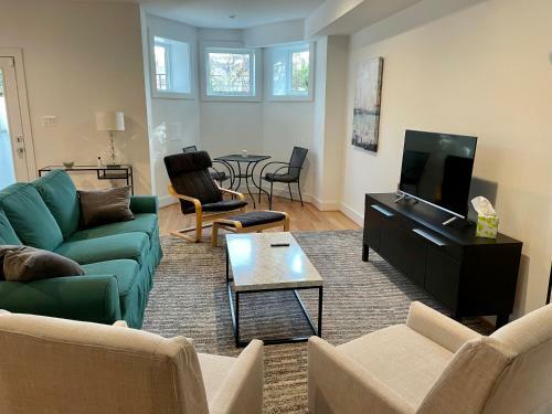 Brand New 2 Bedroom Apartment In Awesome Location.