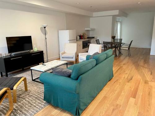 Brand New 2 Bedroom Apartment In Awesome Location.