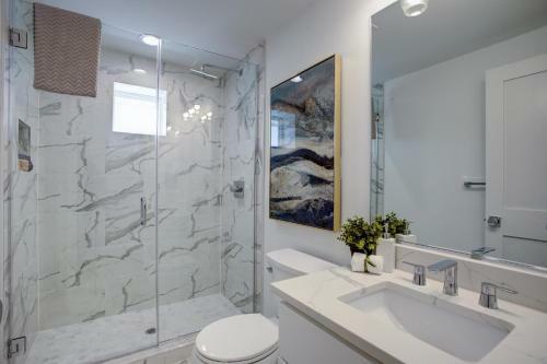 Brand New 2 Bedroom Apartment In Awesome Location.
