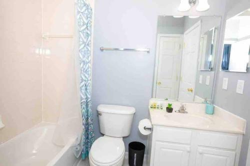 Luxe Palace: Cheerful 2br & 3.5ba Located In Dc