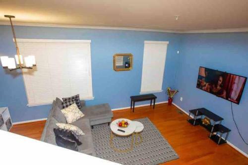 Luxe Palace: Cheerful 2br & 3.5ba Located In Dc