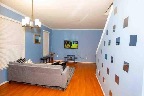 Luxe Palace: Cheerful 2br & 3.5ba Located In Dc
