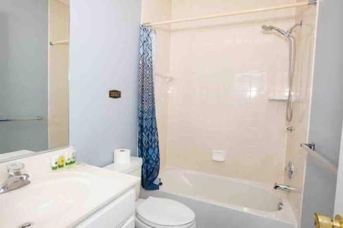 Luxe Palace: Cheerful 2br & 3.5ba Located In Dc