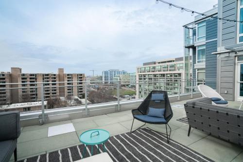 Two Bedroom Apartment Near Waterfront Apts