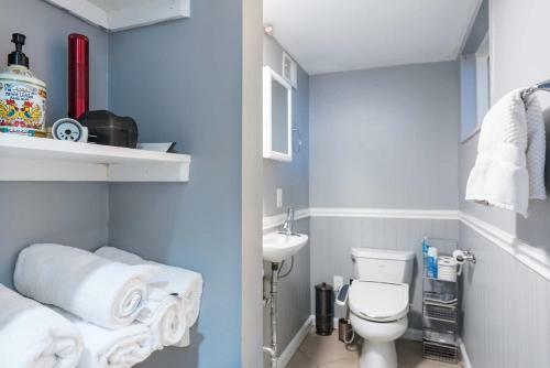 Private Basement Apartment In Brentwood