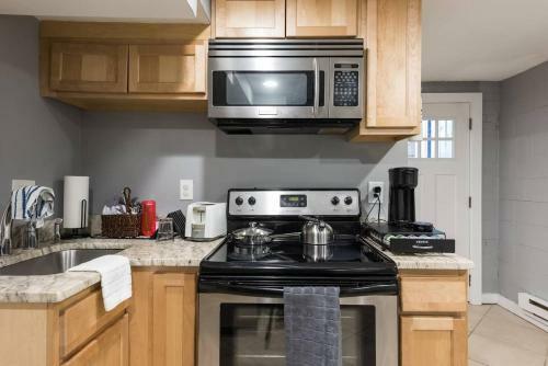 Private Basement Apartment In Brentwood