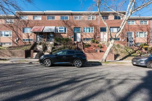 Private Basement Apartment In Brentwood