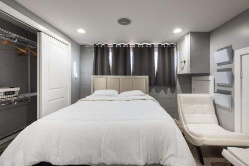 Private Basement Apartment In Brentwood