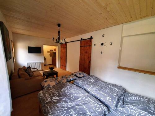 Hostal Apartm�ny Rej?tejn