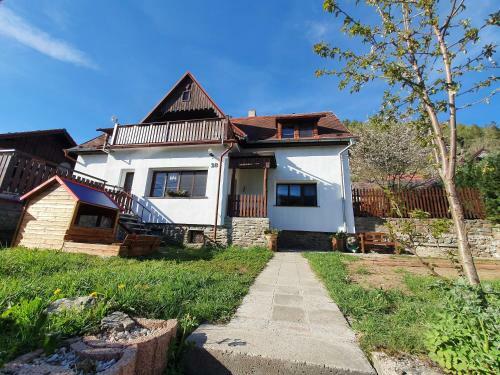 Hostal Apartm�ny Rej?tejn
