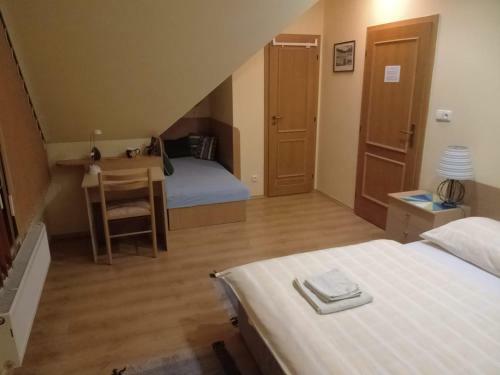Hostal T?�l??kov� Pokoj Pension Kub?