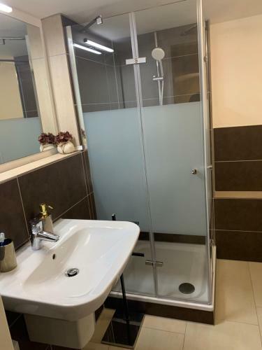 Souterrain Zimmer Mit Separatem Eingang Und Bad