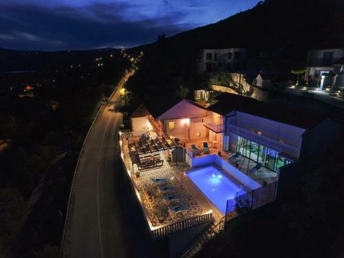 Villa Holiday Home Leko