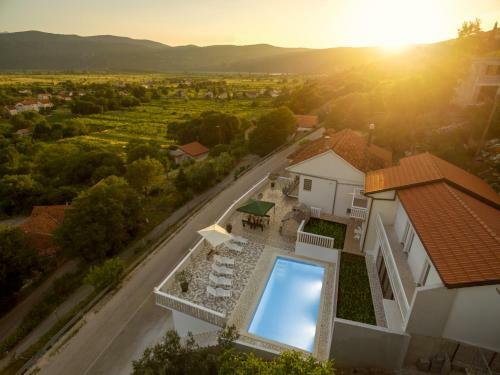 Villa Holiday Home Leko