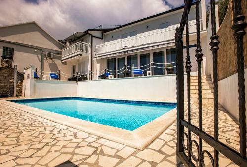 Villa Holiday Home Leko